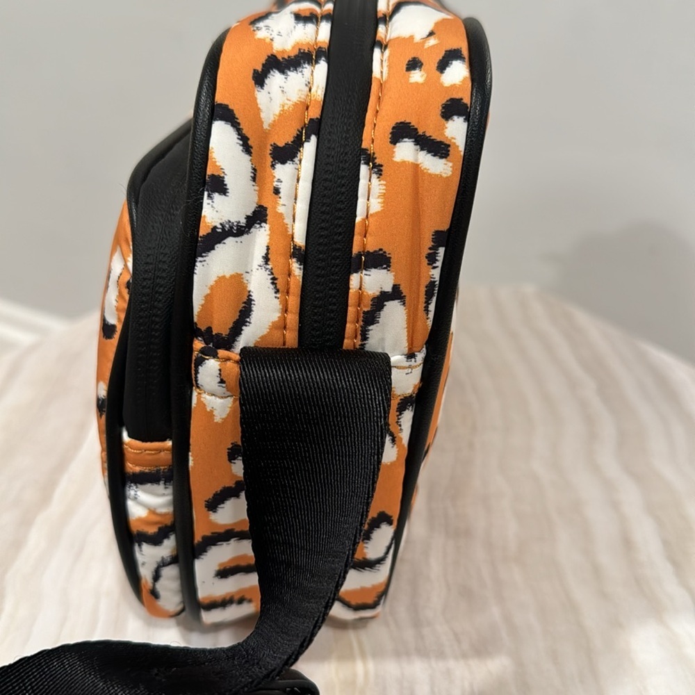 Ted Baker Bag Leopard Detail Nylon Puffer Camera Bag  Cellphone Holder Crossbody - Picture 6 of 17